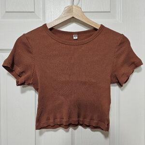 Uniqlo Women's Small Brown Ribbed Cropped Tee